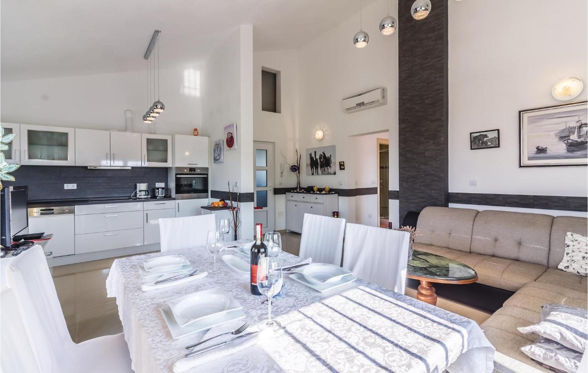 Stunning Apartment In Fazana With House Sea View Ngoại thất bức ảnh